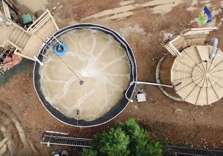 Station d’épuration dans une cuve en bois – restaurant polynésien